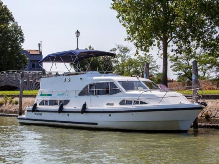 houseboat 1