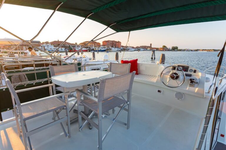 houseboat 3