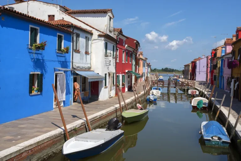 famous-view-burano-island-venice